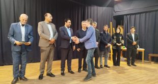 مراسم تجلیل از فعالان عرصه تئاتر در شهرستان آذرشهر