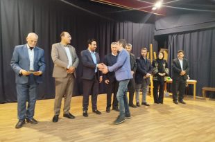 مراسم تجلیل از فعالان عرصه تئاتر در شهرستان آذرشهر