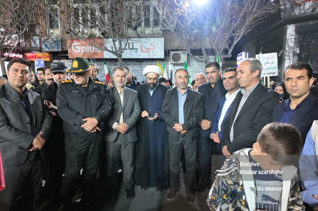 جمع حماسی مردم آذرشهر با حضور خادمین حرم مطهر رضوی در حمایت از آرمان‌های انقلاب 