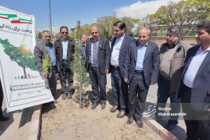 کاشت ۴۰۰ اصله نهال در آذرشهر به مناسبت روز زمین پاک